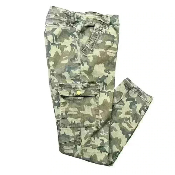 Ashley Mason Camo Cargo Pants, Size 13/31 Juniors - Picture 3 of 6